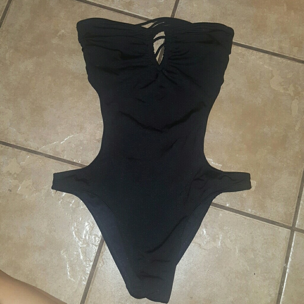 One Piece with V neck detail